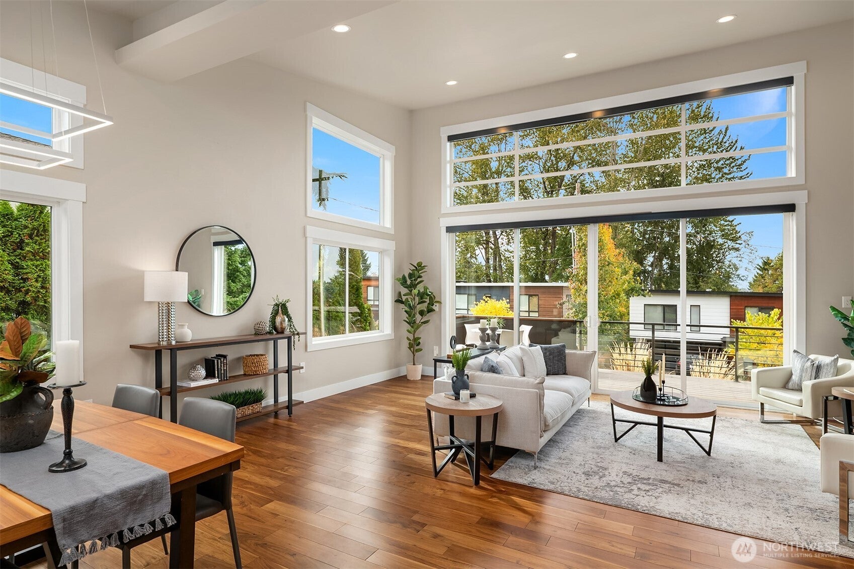 Kirkland, Washington, 98033, United States, 4 Bedrooms Bedrooms, ,5 BathroomsBathrooms,Residential,Active,1973549