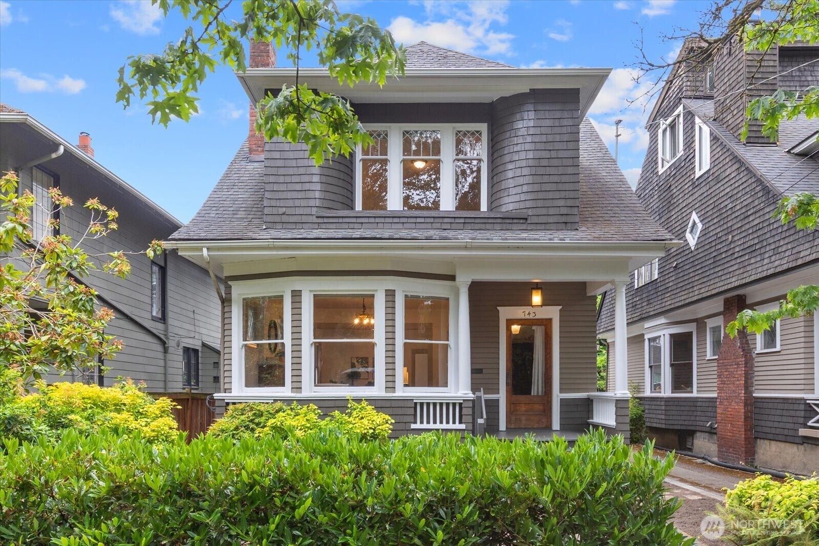 Seattle, Washington, 98102, United States, 4 Bedrooms Bedrooms, ,2 BathroomsBathrooms,Residential,Active,1905356