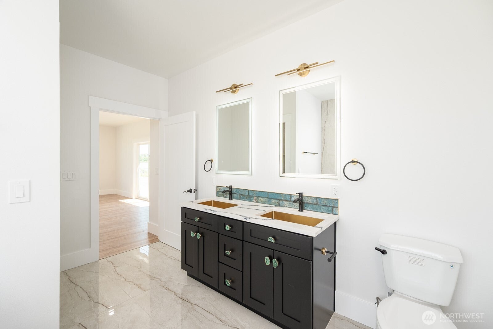 Moses Lake, Washington, 98837, United States, 4 Bedrooms Bedrooms, ,4 BathroomsBathrooms,Residential,Active,1886784