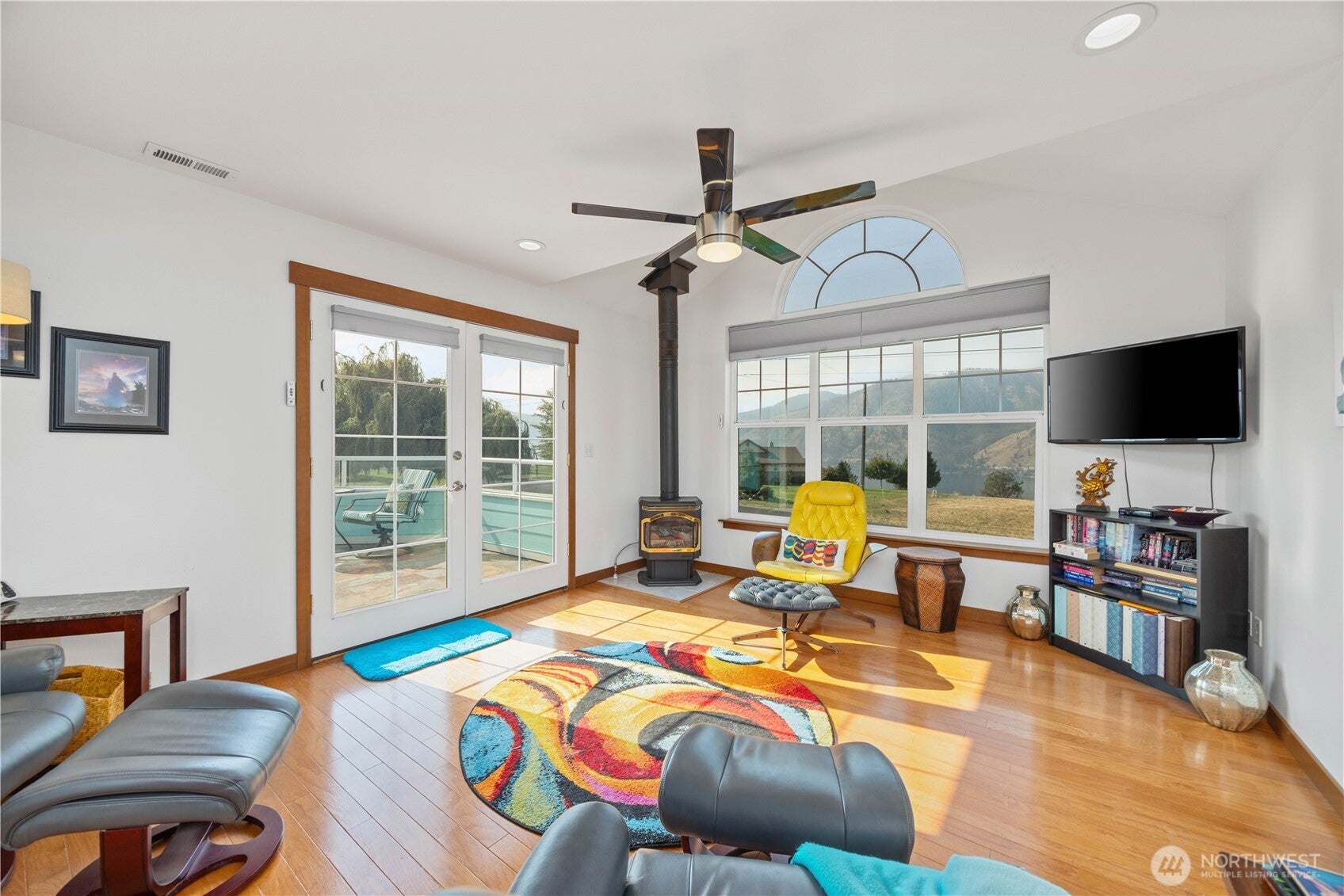 Manson, Washington, 98831, United States, 3 Bedrooms Bedrooms, ,3 BathroomsBathrooms,Residential,Active,1946323