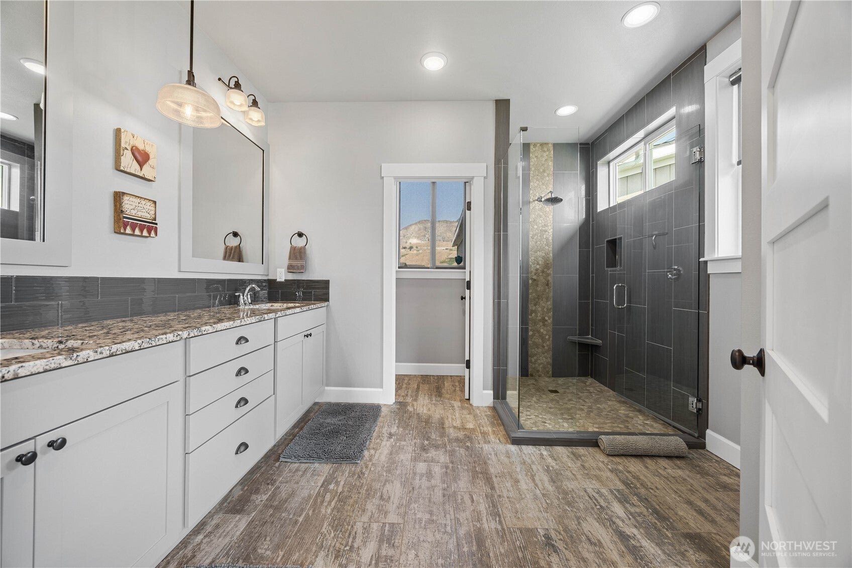 Orondo, Washington, 98843, United States, 4 Bedrooms Bedrooms, ,2 BathroomsBathrooms,Residential,Active,1919394