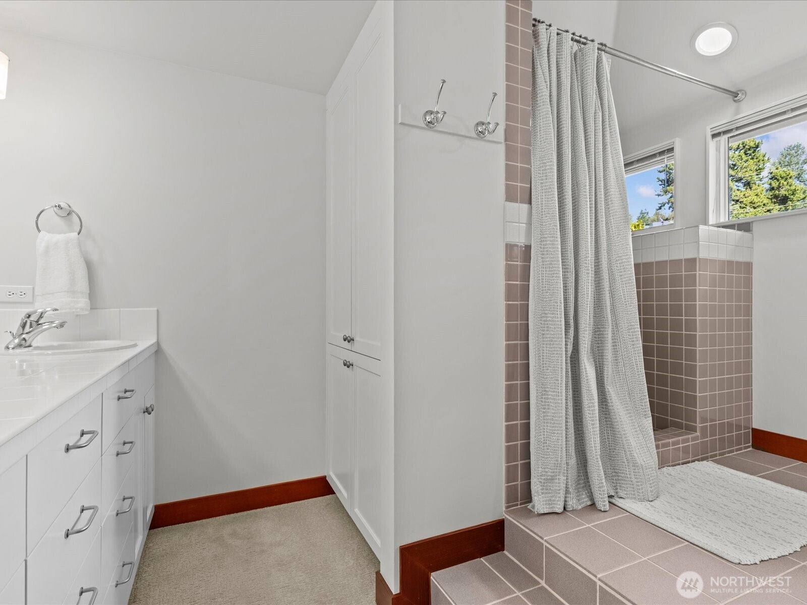 Kirkland, Washington, 98033, United States, ,3 BathroomsBathrooms,Residential,Pending,1852749