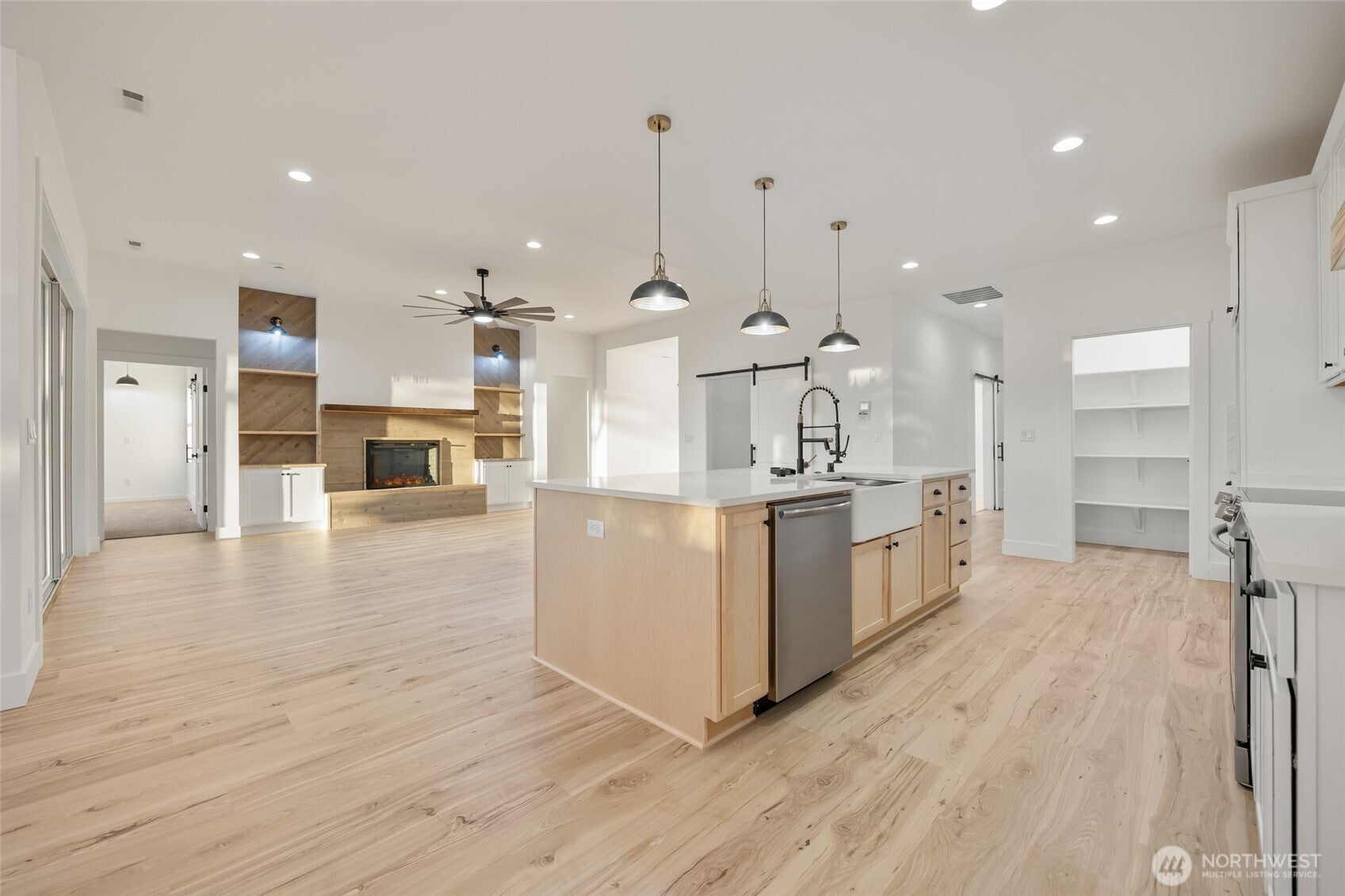 Kennewick, Washington, 99338, United States, 4 Bedrooms Bedrooms, ,3 BathroomsBathrooms,Residential,Active,1996297