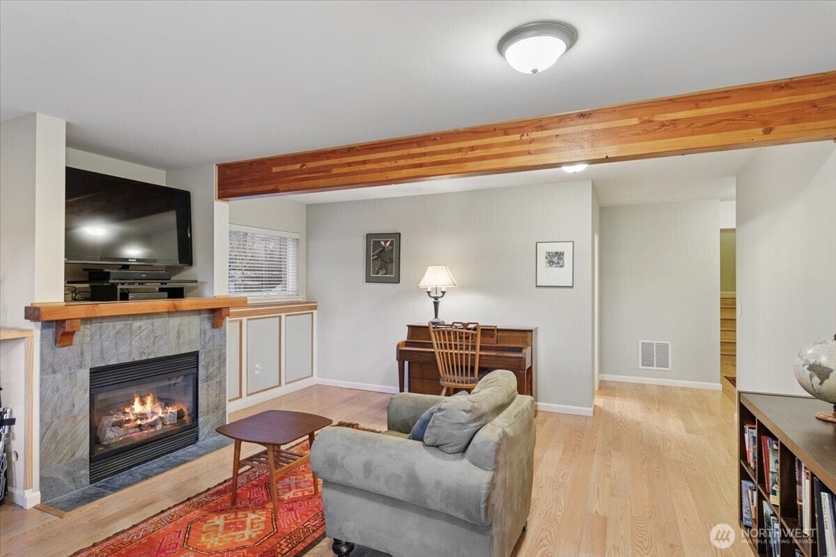 Lake Forest Park, Washington, 98155, United States, 6 Bedrooms Bedrooms, ,4 BathroomsBathrooms,Residential,Active,1996284