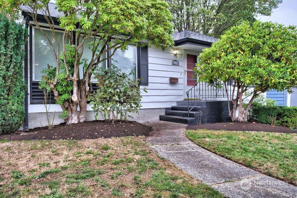 8239 40TH AVE NE, SEATTLE, WA 98115, photo 1 of 33