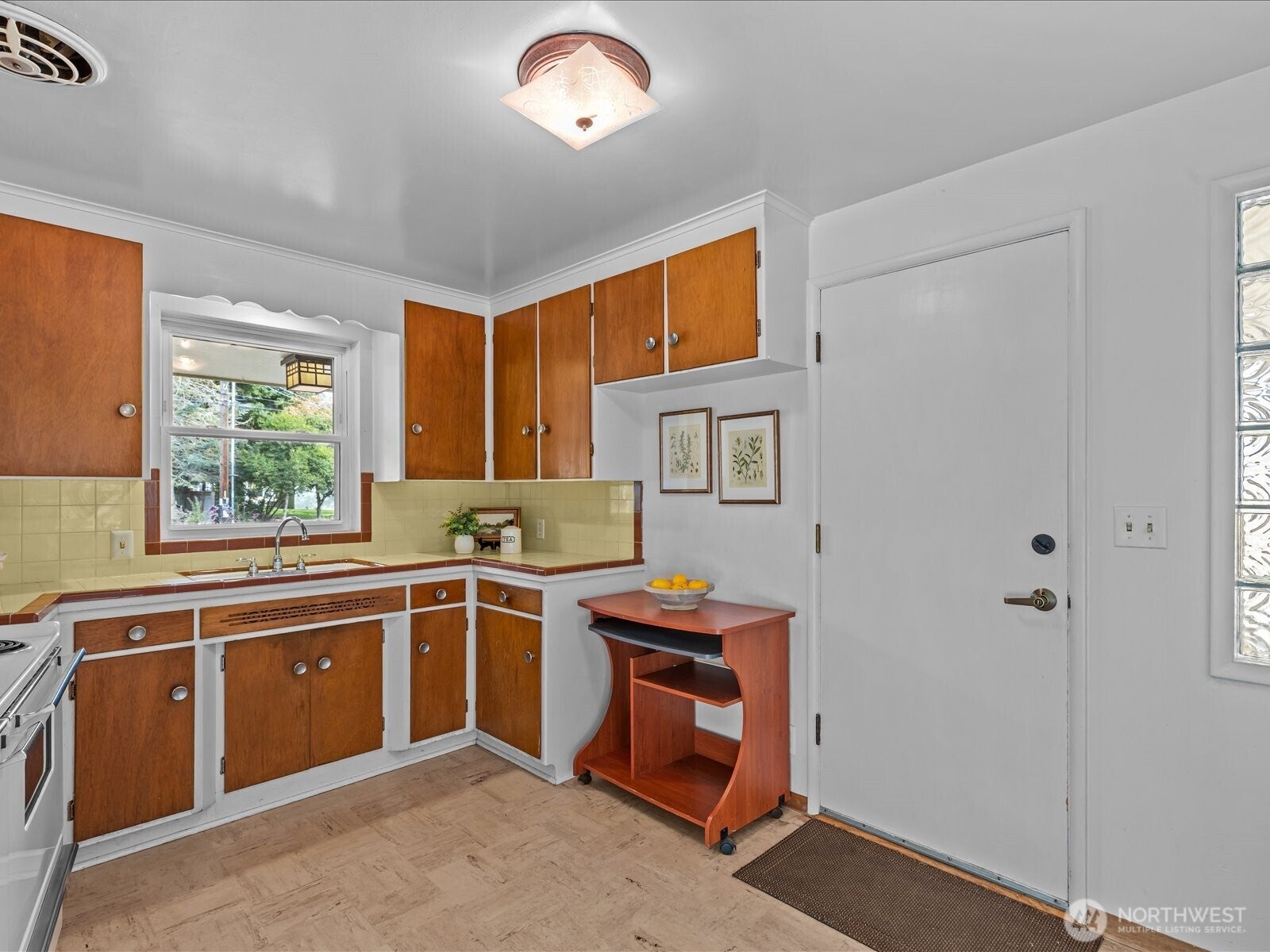 Seattle, Washington, 98103, United States, 3 Bedrooms Bedrooms, ,1 BathroomBathrooms,Residential,Active,1967310
