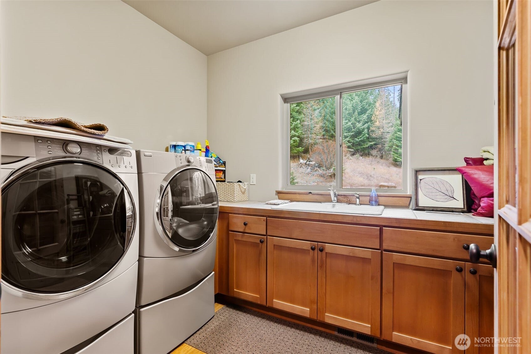 Cle Elum, Washington, 98922, United States, 4 Bedrooms Bedrooms, ,4 BathroomsBathrooms,Residential,Active,1998577