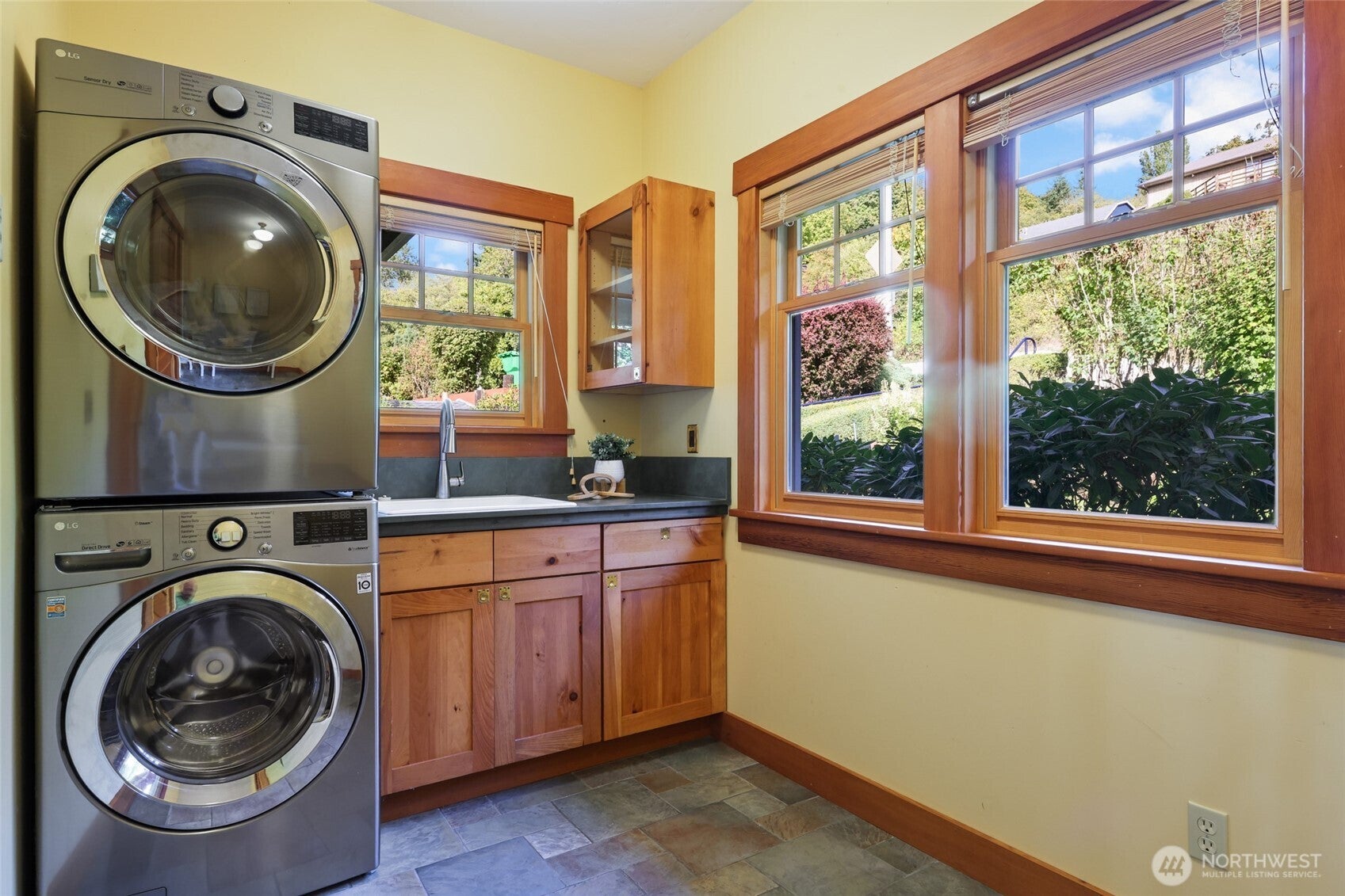 Olympia, Washington, 98506, United States, 3 Bedrooms Bedrooms, ,3 BathroomsBathrooms,Residential,Active,1953406