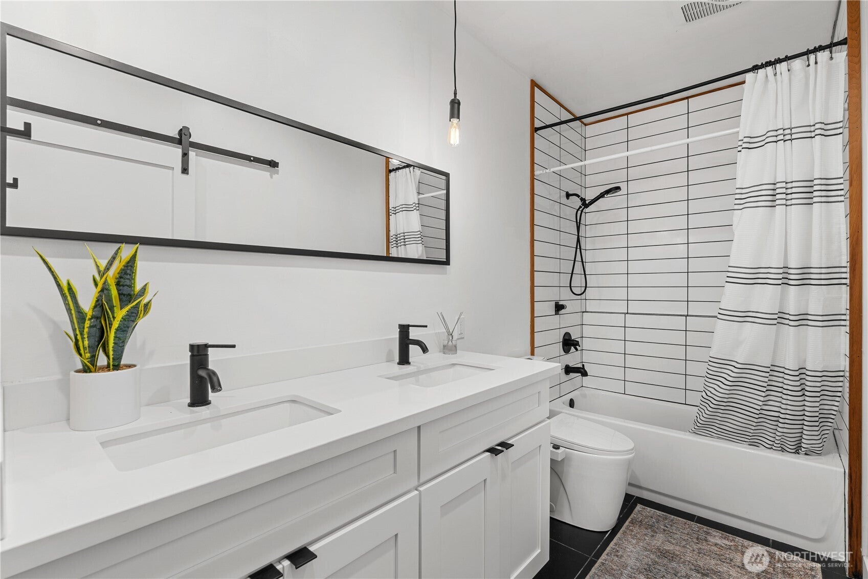 Issaquah, Washington, 98027, United States, 4 Bedrooms Bedrooms, ,3 BathroomsBathrooms,Residential,Active,1892601