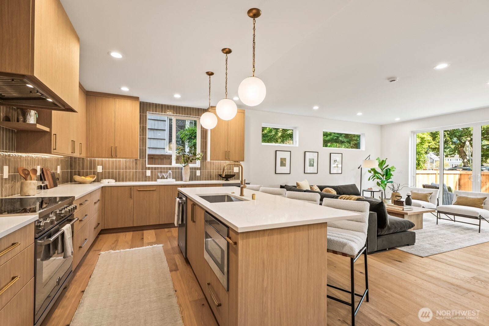 Seattle, Washington, 98116, United States, 4 Bedrooms Bedrooms, ,4 BathroomsBathrooms,Residential,Active,1944091