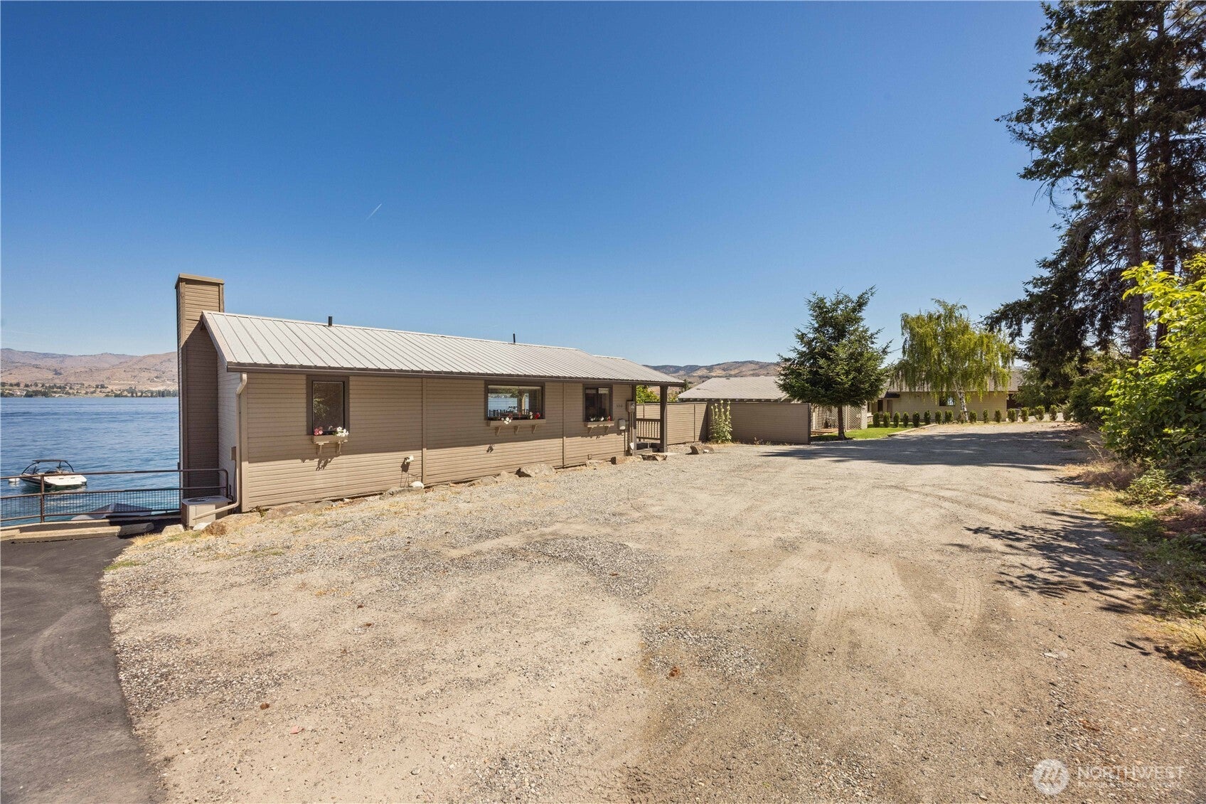 Chelan, Washington, 98816, United States, 4 Bedrooms Bedrooms, ,2 BathroomsBathrooms,Residential,Active,1971804