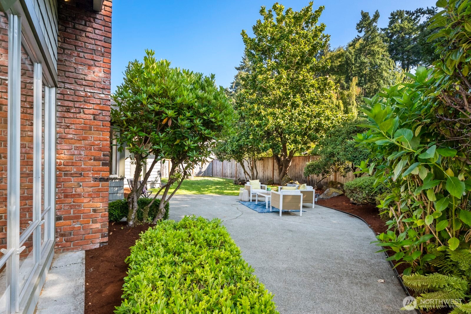 Seattle, Washington, 98136, United States, 4 Bedrooms Bedrooms, ,4 BathroomsBathrooms,Residential,Active,2013153