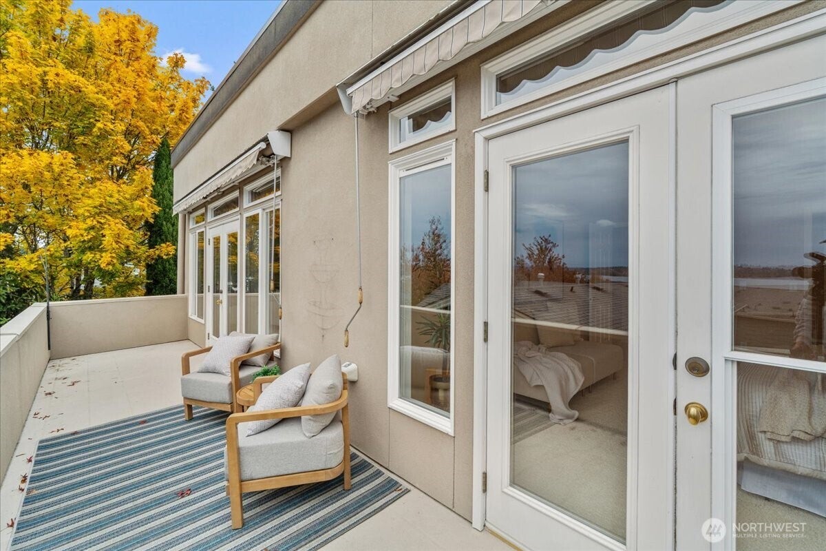 Kirkland, Washington, 98033, United States, 3 Bedrooms Bedrooms, ,2 BathroomsBathrooms,Residential,Active,1968423