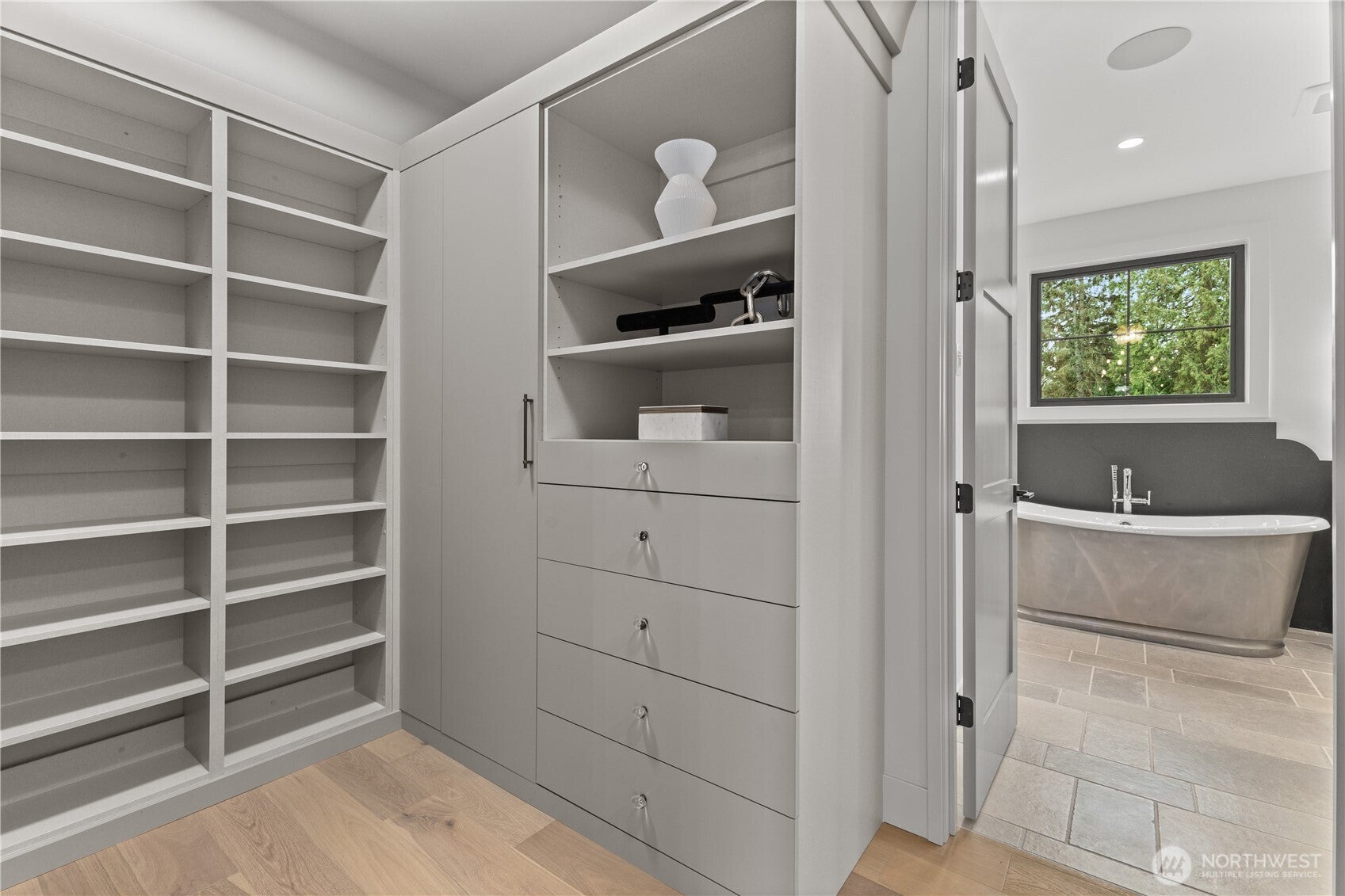 Bellevue, Washington, 98004, United States, 5 Bedrooms Bedrooms, ,6 BathroomsBathrooms,Residential,Active,2013624