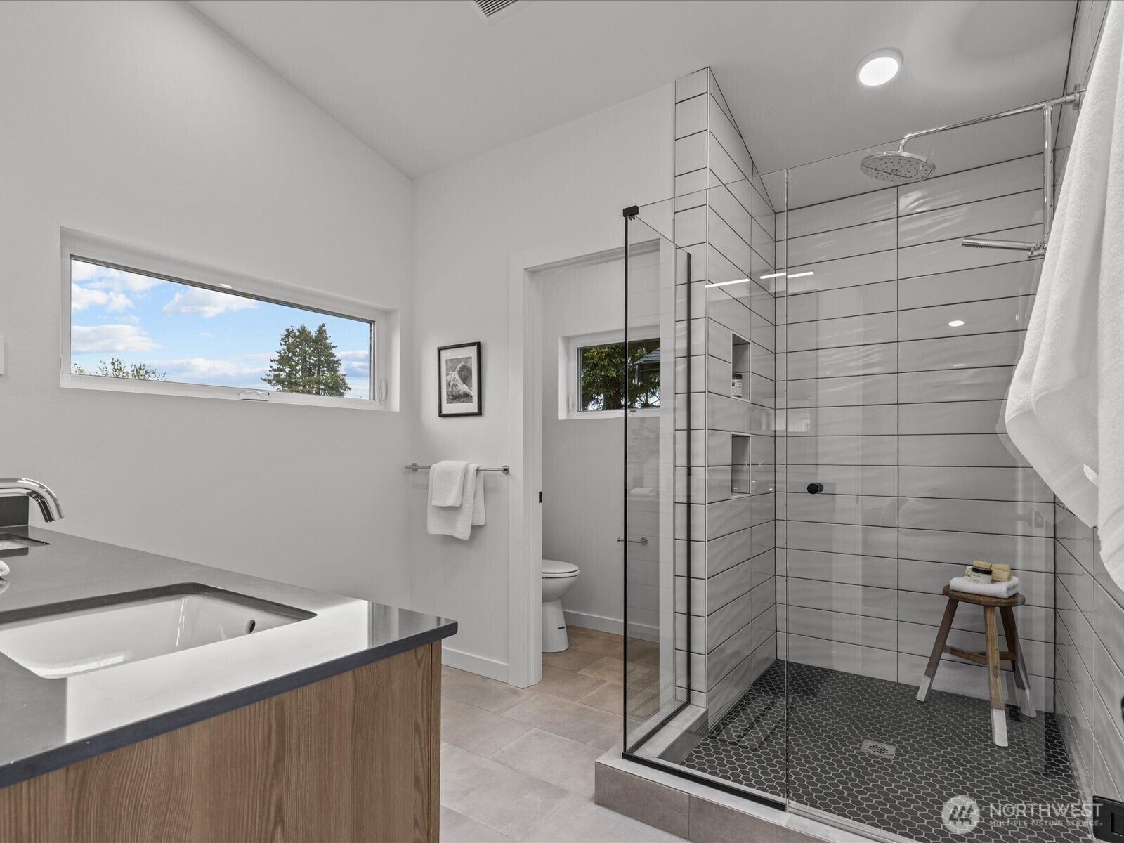 Seattle, Washington, 98117, United States, 4 Bedrooms Bedrooms, ,4 BathroomsBathrooms,Residential,Active,1996304