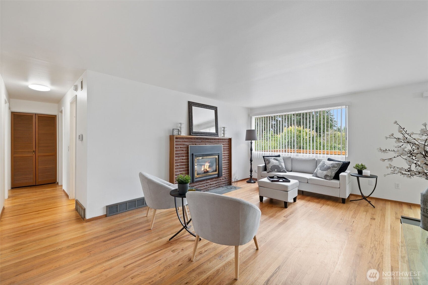 Bellevue, Washington, 98008, United States, 4 Bedrooms Bedrooms, ,2 BathroomsBathrooms,Residential,Active,1943800