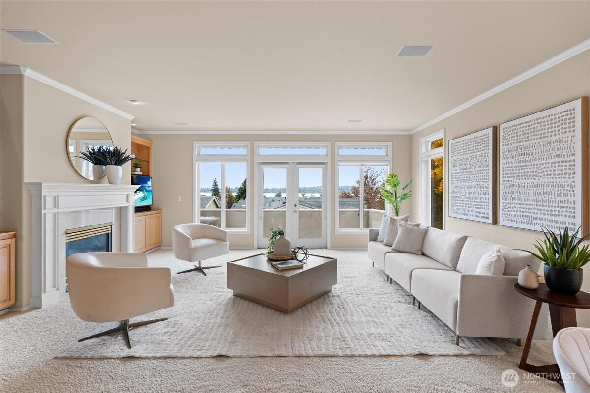 Kirkland, Washington, 98033, United States, 3 Bedrooms Bedrooms, ,2 BathroomsBathrooms,Residential,Active,1968423