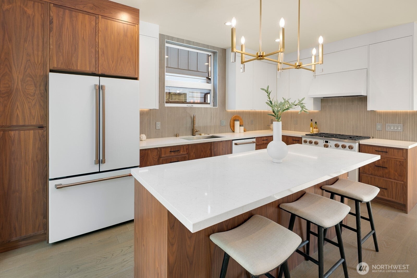 Seattle, Washington, 98115, United States, 4 Bedrooms Bedrooms, ,4 BathroomsBathrooms,Residential,Active,1988432