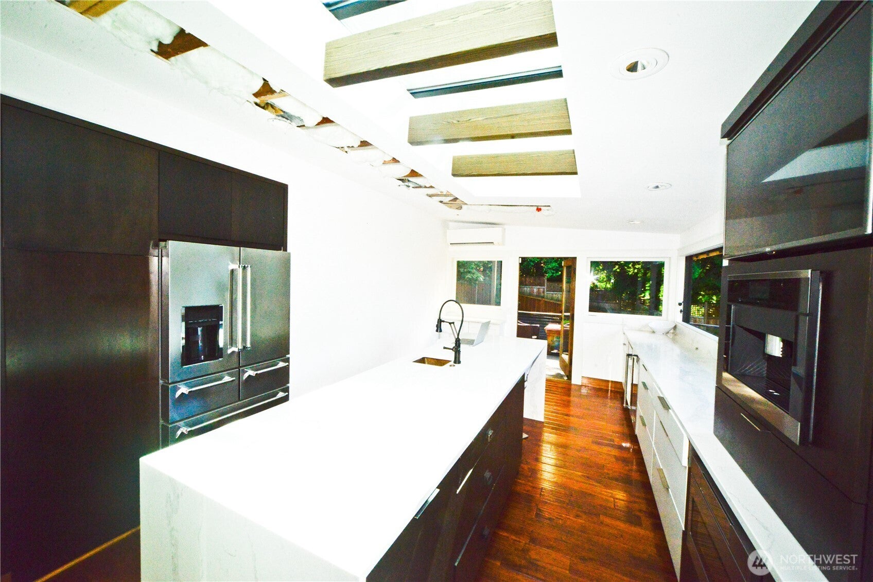 Kirkland, Washington, 98033, United States, 3 Bedrooms Bedrooms, ,3 BathroomsBathrooms,Residential,Active,1945839