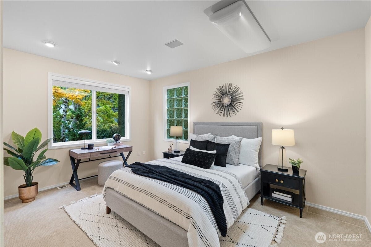 Kirkland, Washington, 98033, United States, 3 Bedrooms Bedrooms, ,2 BathroomsBathrooms,Residential,Active,1968423