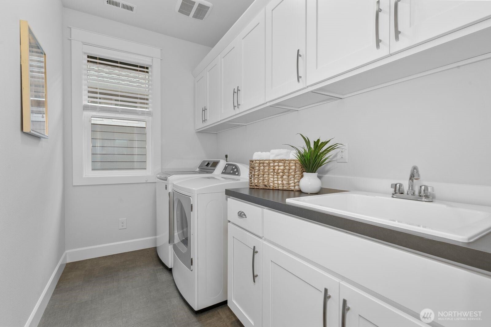 Issaquah, Washington, 98029, United States, 4 Bedrooms Bedrooms, ,3 BathroomsBathrooms,Residential,Active,2015456