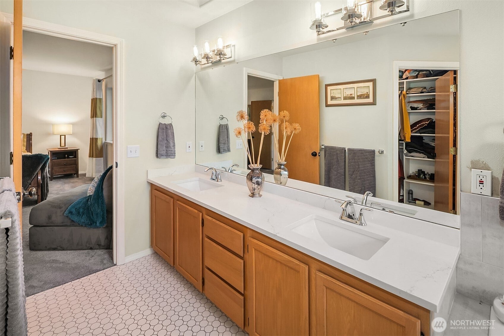 Woodinville, Washington, 98072, United States, 3 Bedrooms Bedrooms, ,3 BathroomsBathrooms,Residential,Active,1945838