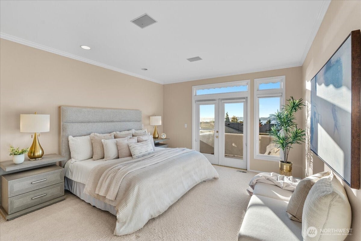 Kirkland, Washington, 98033, United States, 3 Bedrooms Bedrooms, ,2 BathroomsBathrooms,Residential,Active,1968423