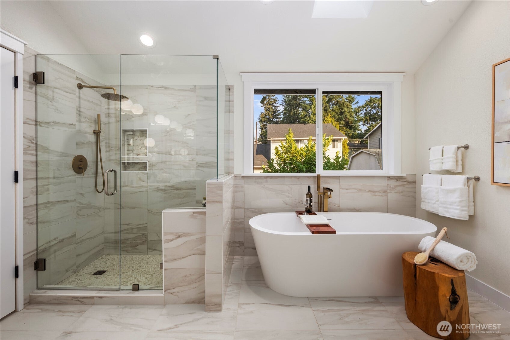 Shoreline, Washington, 98133, United States, 4 Bedrooms Bedrooms, ,3 BathroomsBathrooms,Residential,Active,1944038