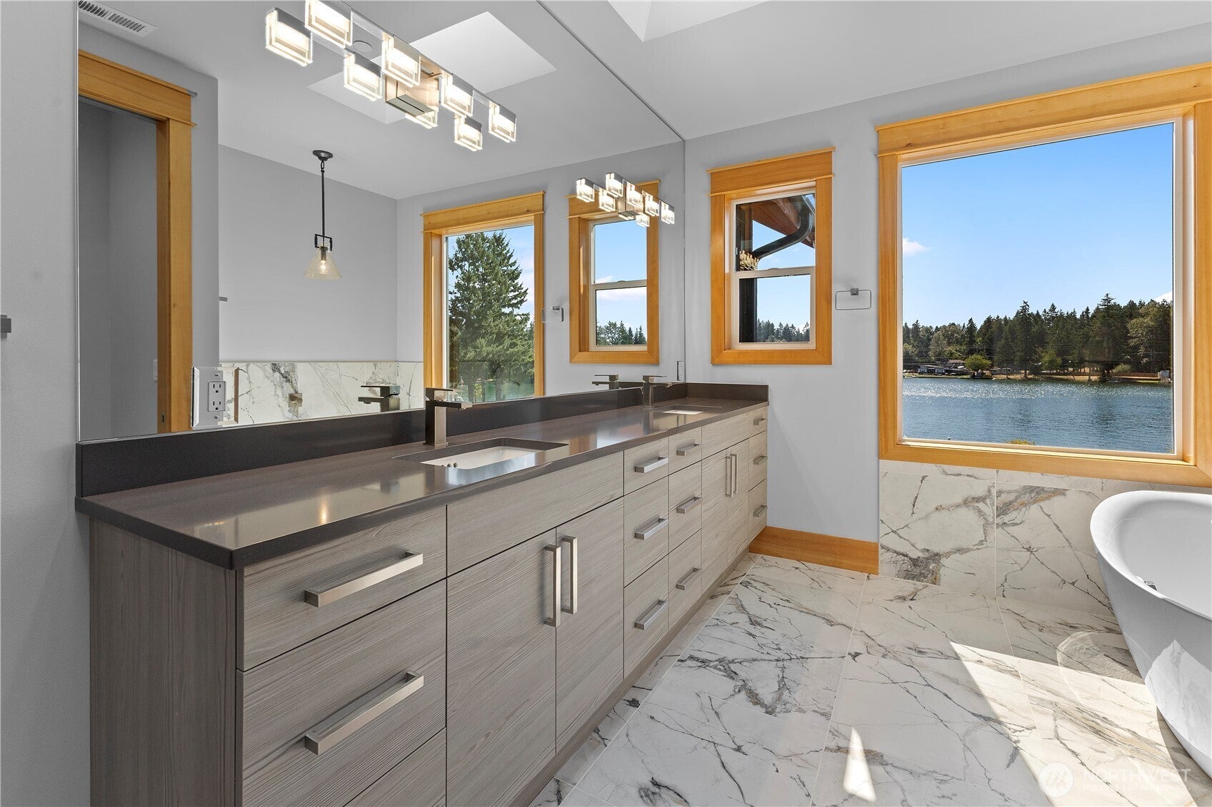 Lake Tapps, Washington, 98391, United States, 3 Bedrooms Bedrooms, ,6 BathroomsBathrooms,Residential,Active,1914925