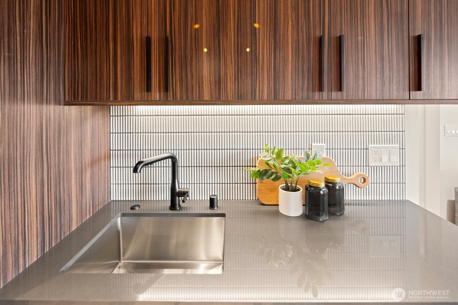 Seattle, Washington, 98118, United States, 6 Bedrooms Bedrooms, ,4 BathroomsBathrooms,Residential,Active,1965834