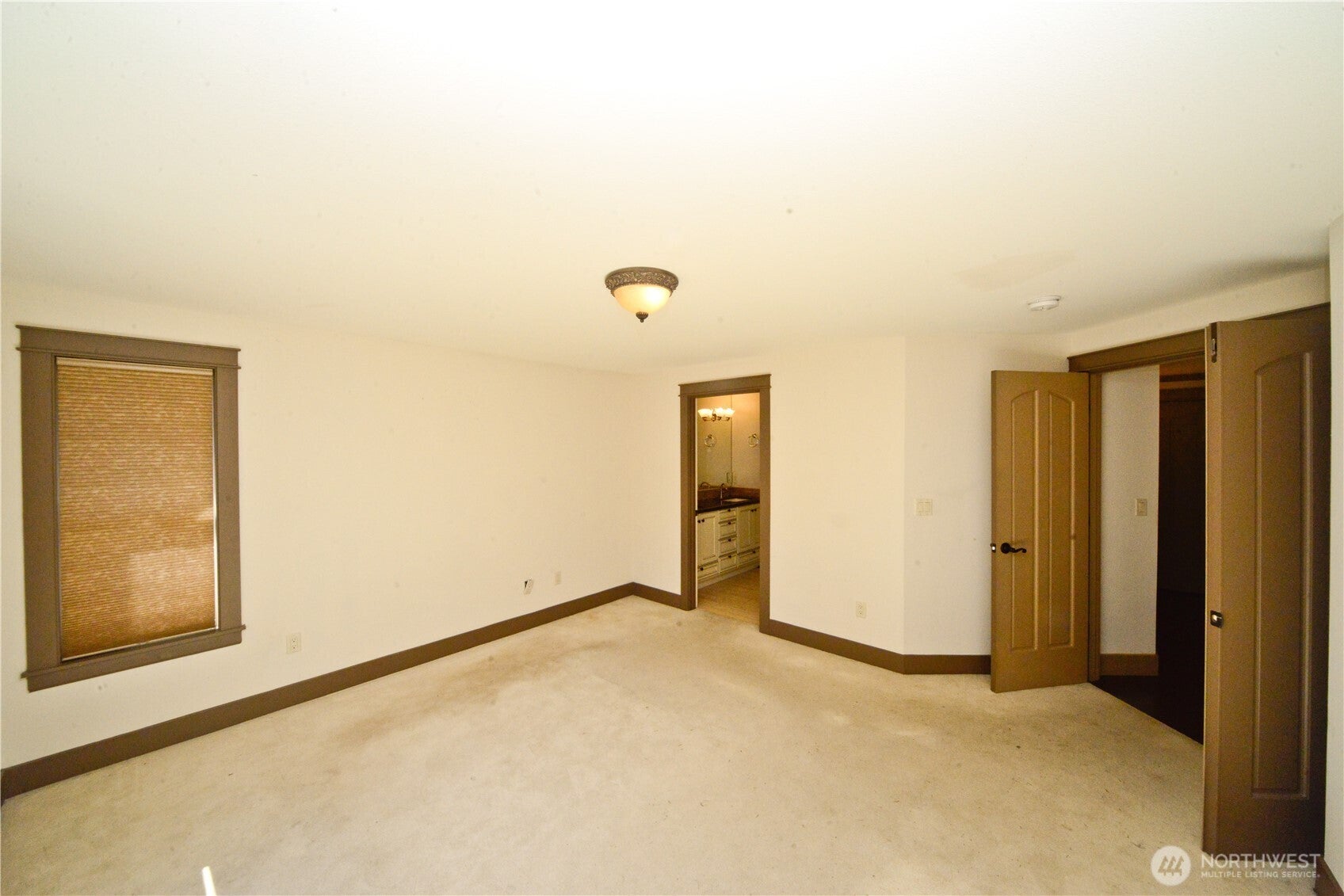 Kirkland, Washington, 98033, United States, 3 Bedrooms Bedrooms, ,2 BathroomsBathrooms,Residential,Active,1945849