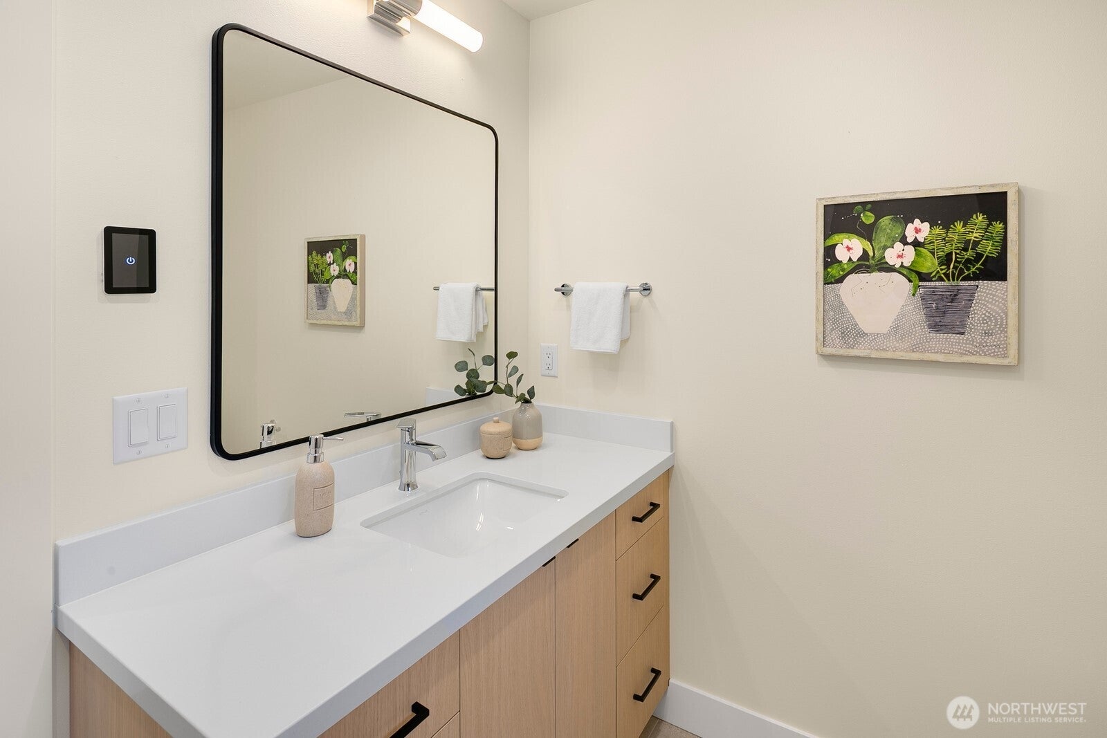 Seattle, Washington, 98115, United States, 4 Bedrooms Bedrooms, ,4 BathroomsBathrooms,Residential,Active,1933886