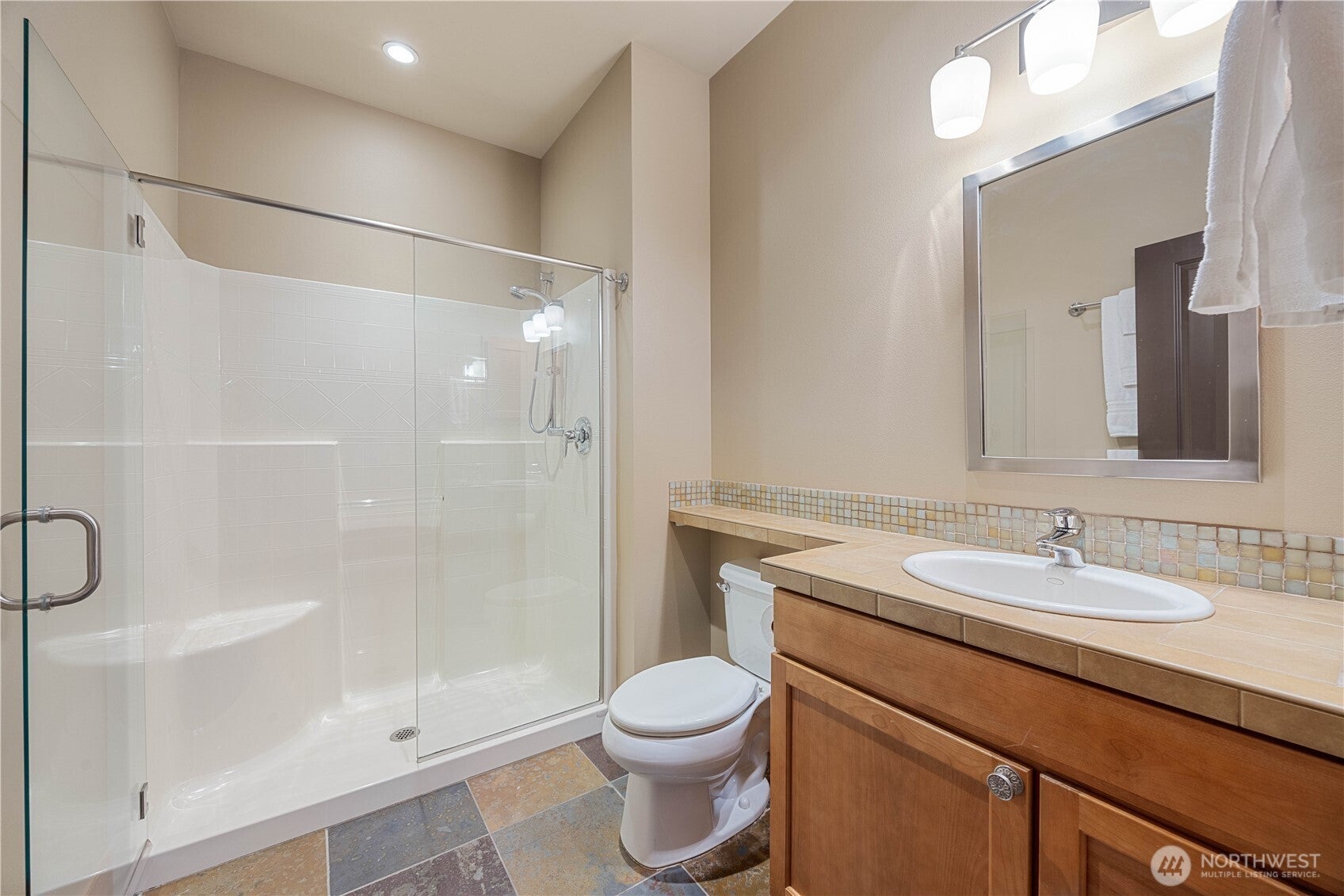 Chelan, Washington, 98816, United States, 4 Bedrooms Bedrooms, ,4 BathroomsBathrooms,Residential,Active,1869141