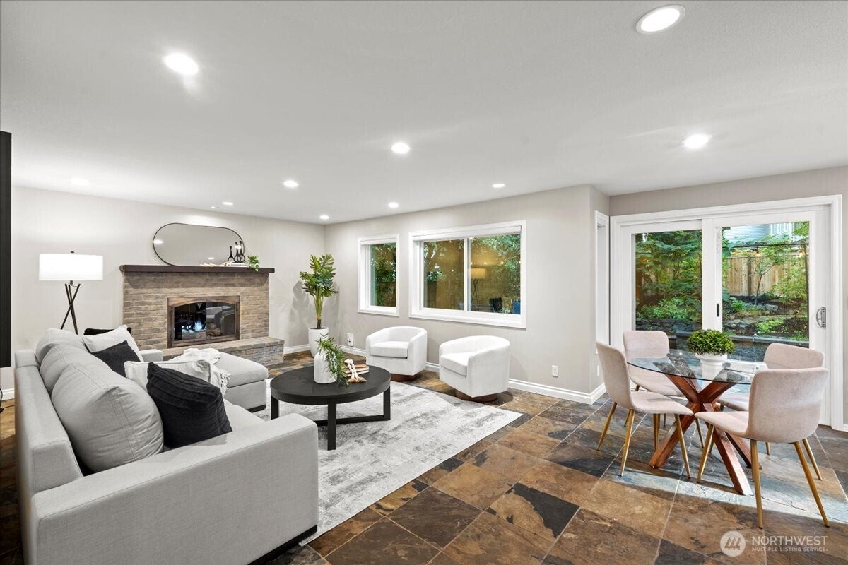 Redmond, Washington, 98052, United States, 4 Bedrooms Bedrooms, ,3 BathroomsBathrooms,Residential,Active,1953683