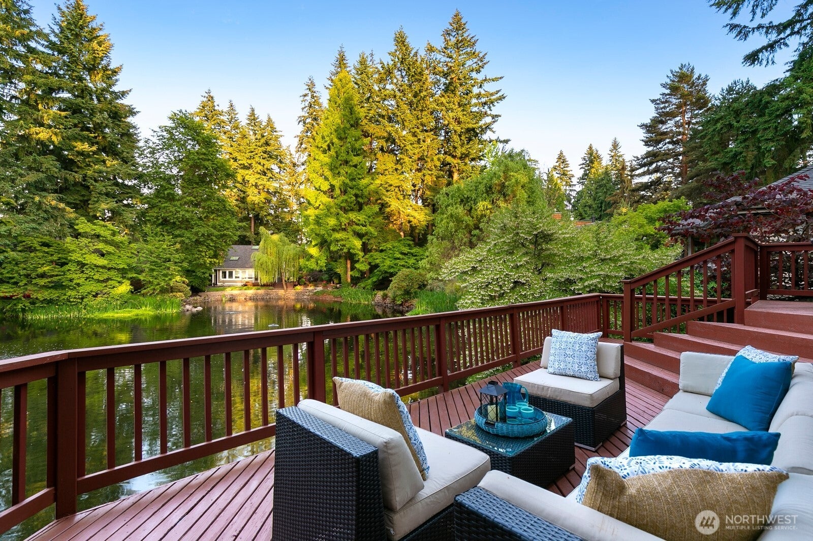 Kirkland, Washington, 98033, United States, 4 Bedrooms Bedrooms, ,3 BathroomsBathrooms,Residential,Active,1909901