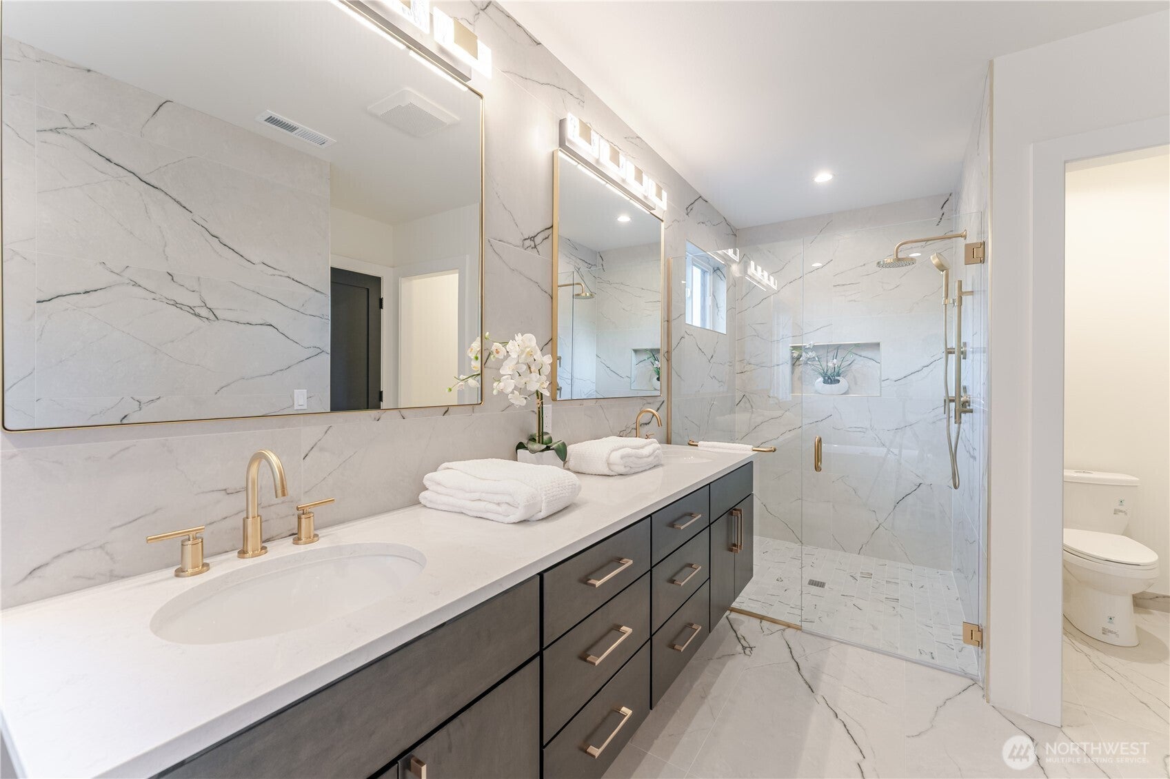 Kirkland, Washington, 98033, United States, 6 Bedrooms Bedrooms, ,7 BathroomsBathrooms,Residential,Active,2015249