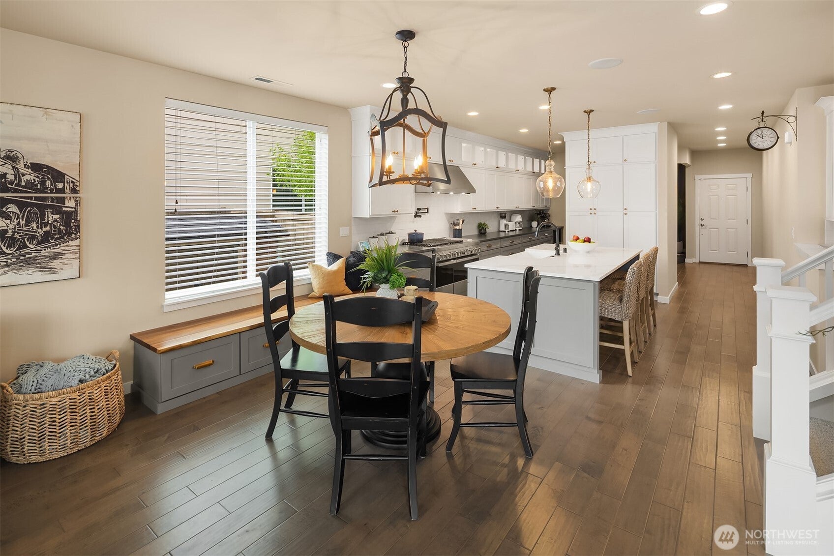 Snoqualmie, Washington, 98065, United States, 5 Bedrooms Bedrooms, ,3 BathroomsBathrooms,Residential,Active,1929447