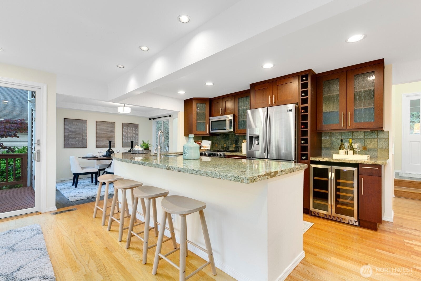 Kirkland, Washington, 98033, United States, 4 Bedrooms Bedrooms, ,3 BathroomsBathrooms,Residential,Active,1909901