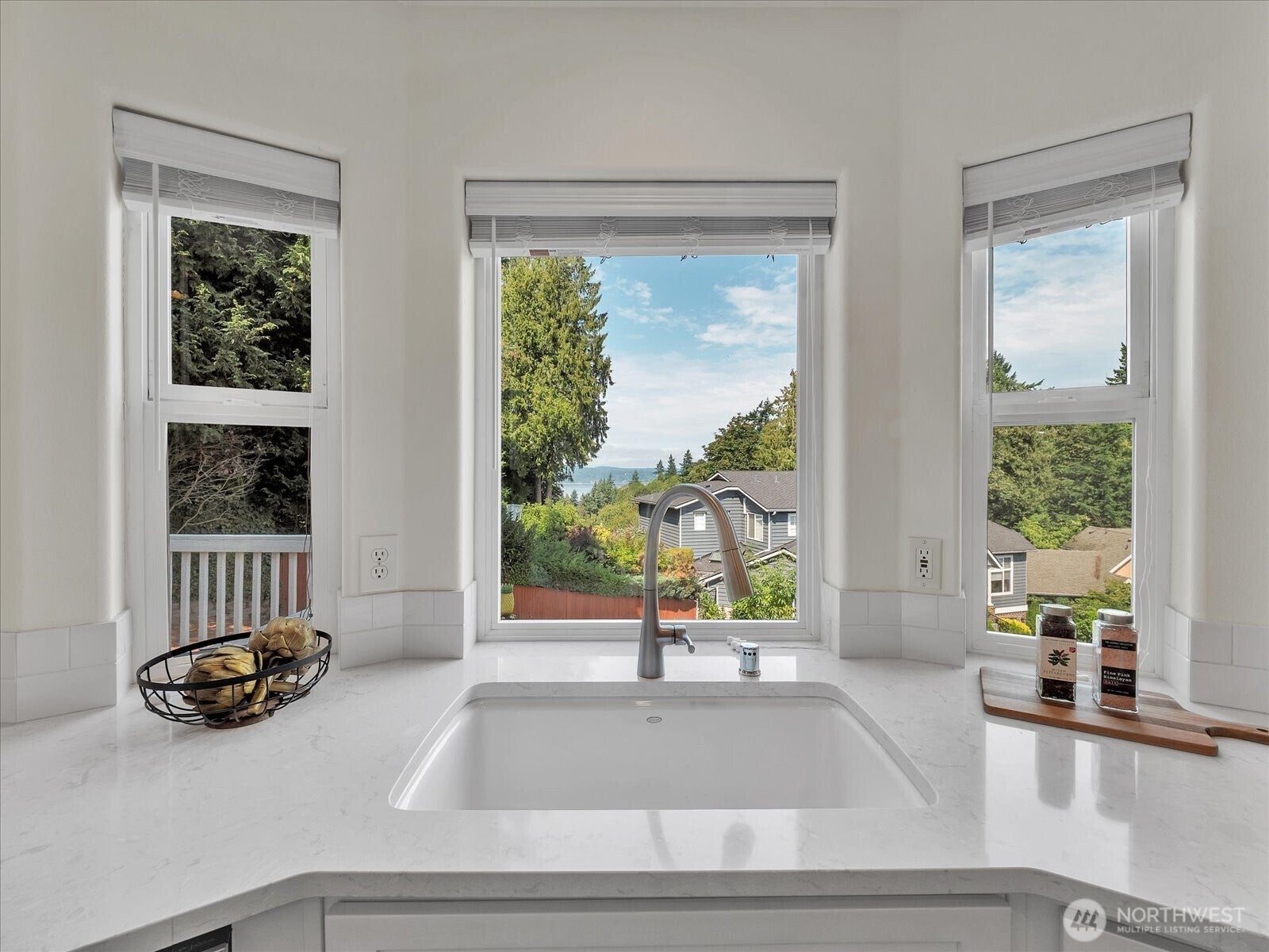 Mukilteo, Washington, 98275, United States, 5 Bedrooms Bedrooms, ,4 BathroomsBathrooms,Residential,Active,1943790