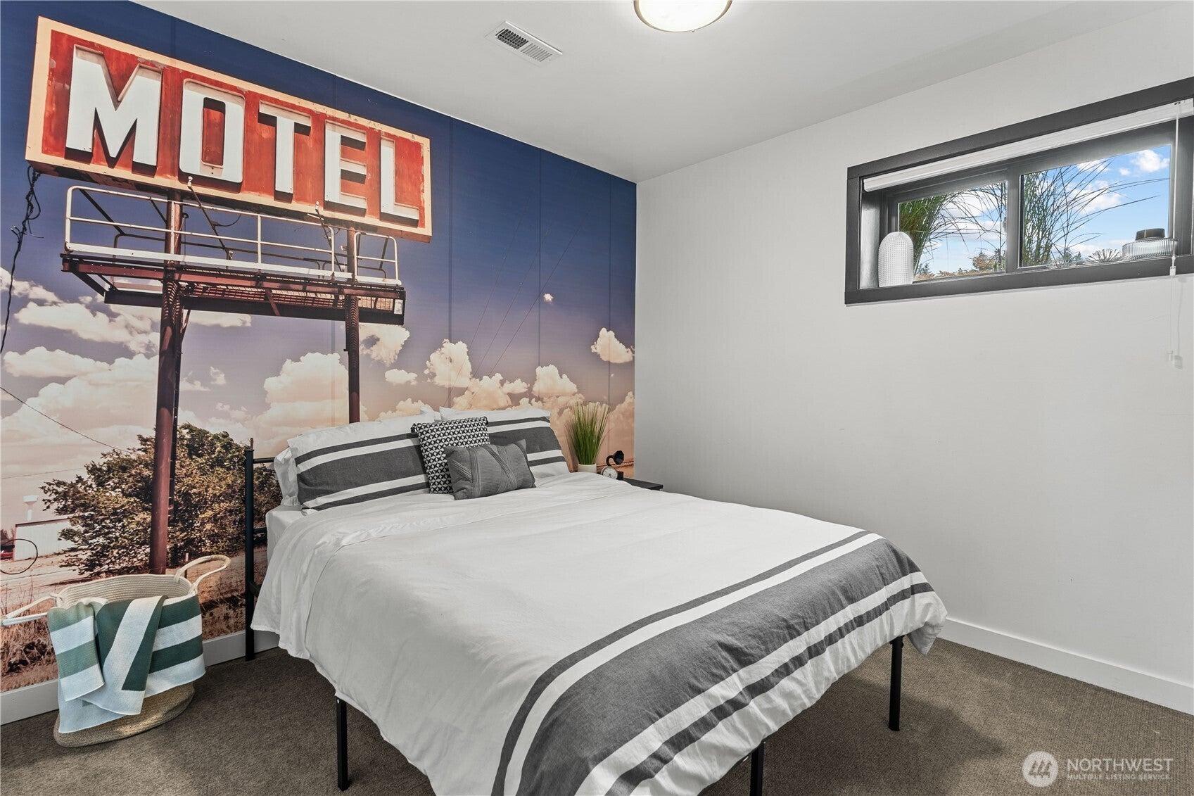 Issaquah, Washington, 98027, United States, 4 Bedrooms Bedrooms, ,3 BathroomsBathrooms,Residential,Active,1892601