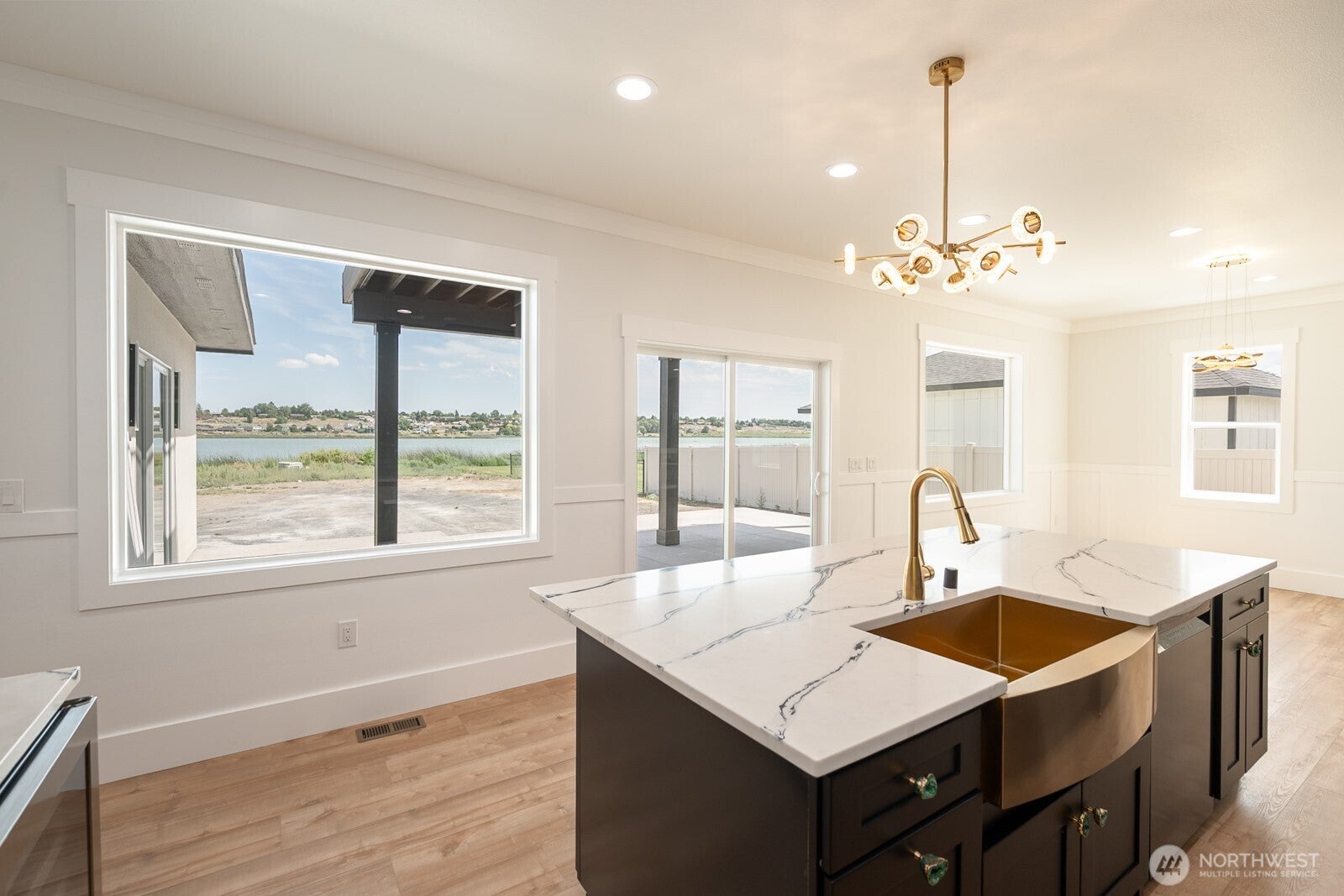 Moses Lake, Washington, 98837, United States, 4 Bedrooms Bedrooms, ,4 BathroomsBathrooms,Residential,Active,1886784