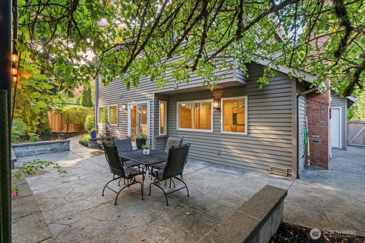 Redmond, Washington, 98052, United States, 4 Bedrooms Bedrooms, ,3 BathroomsBathrooms,Residential,Active,1953683