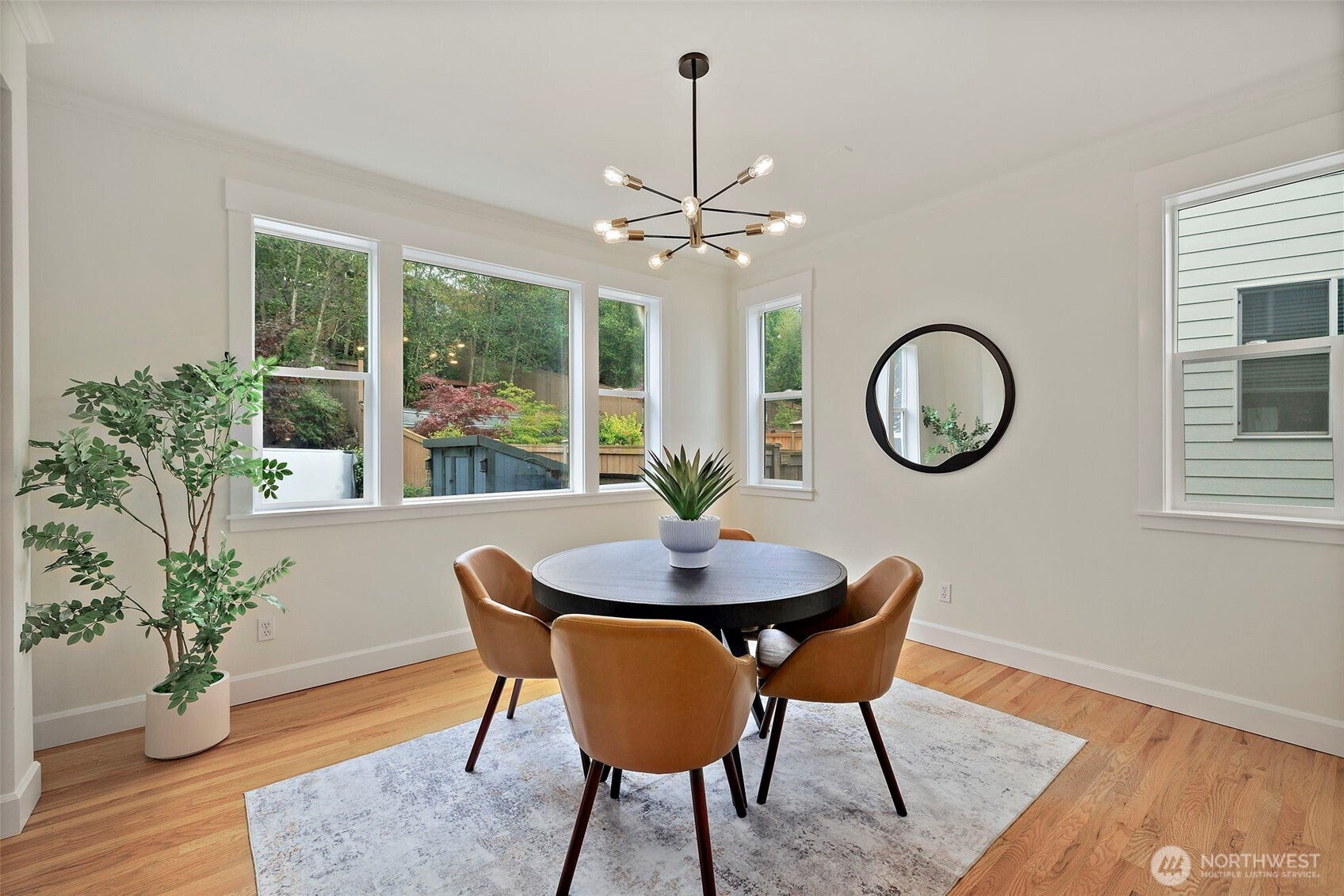 Snoqualmie, Washington, 98065, United States, 4 Bedrooms Bedrooms, ,4 BathroomsBathrooms,Residential,Pending,2009402