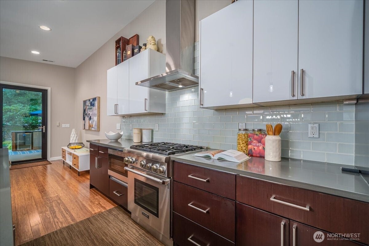 Seattle, Washington, 98177, United States, 4 Bedrooms Bedrooms, ,3 BathroomsBathrooms,Residential,Active,1953640