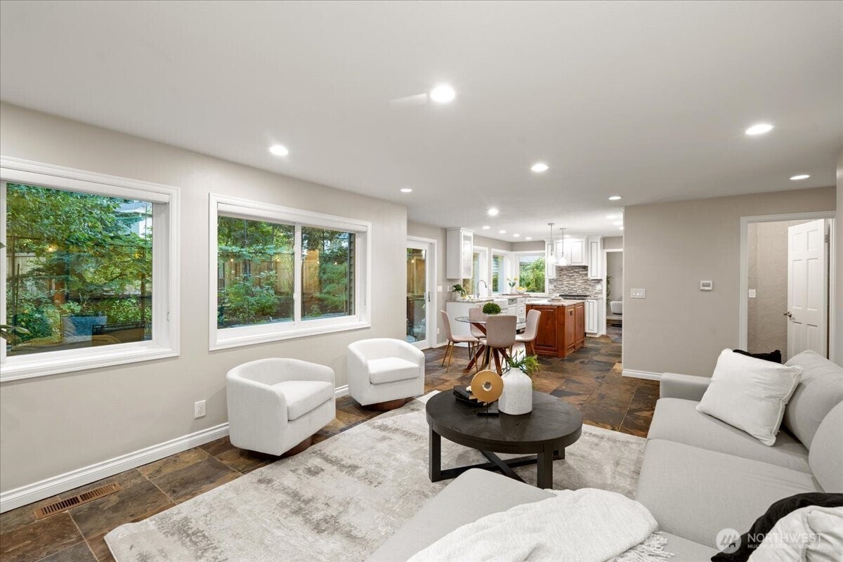 Redmond, Washington, 98052, United States, 4 Bedrooms Bedrooms, ,3 BathroomsBathrooms,Residential,Active,1953683