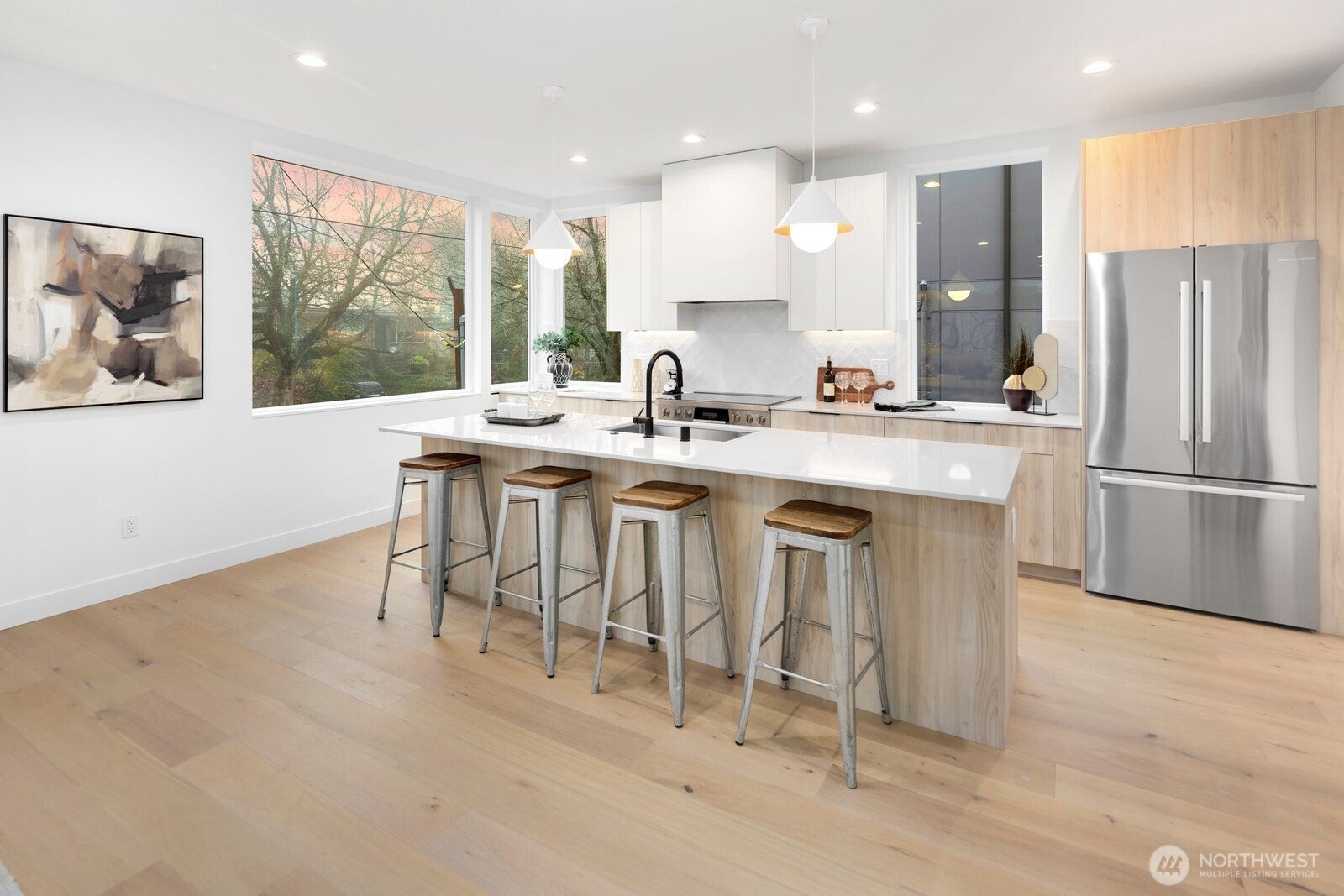 Seattle, Washington, 98122, United States, 4 Bedrooms Bedrooms, ,4 BathroomsBathrooms,Residential,Active,1992543