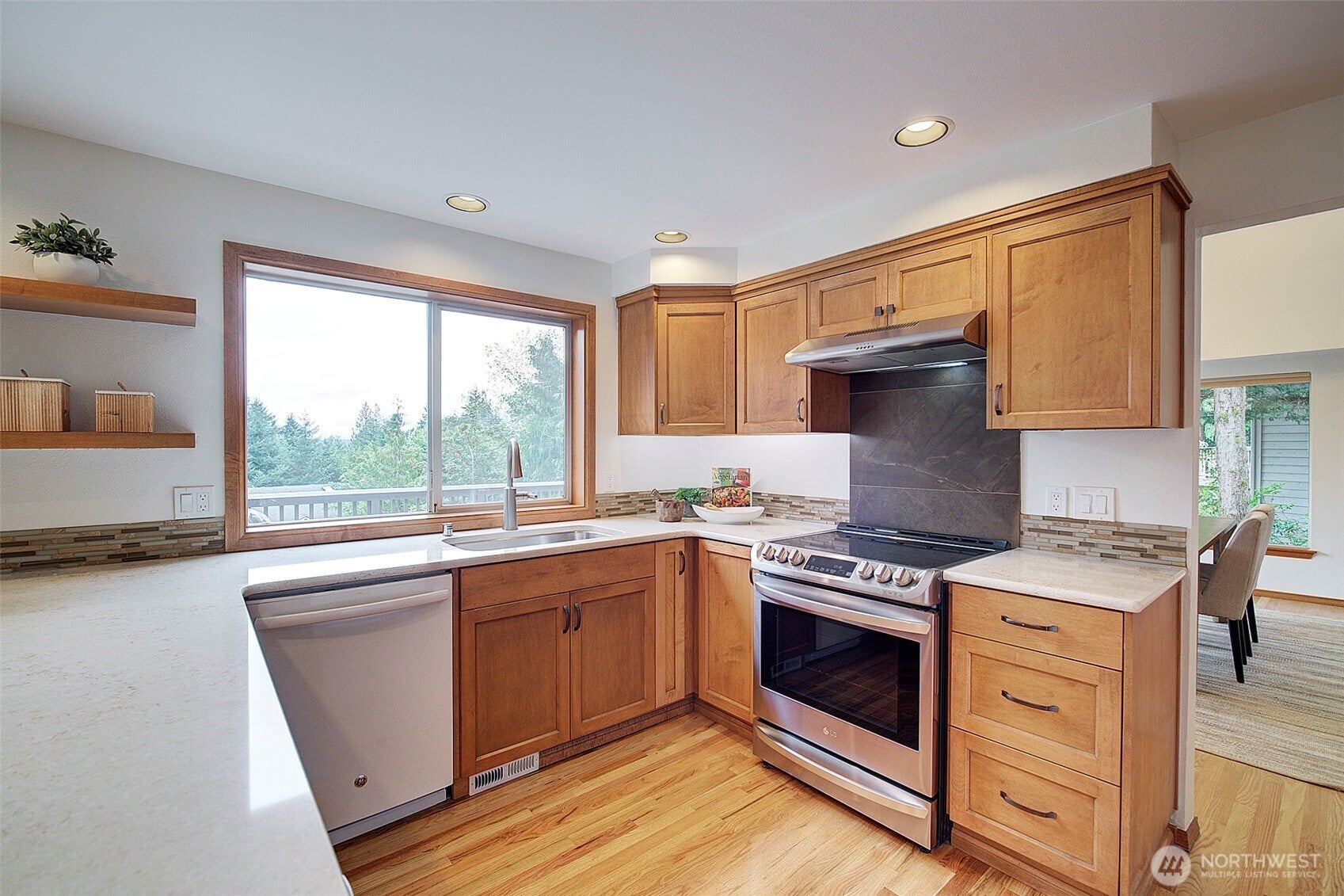 Sammamish, Washington, 98074, United States, 4 Bedrooms Bedrooms, ,4 BathroomsBathrooms,Residential,Active,1909838