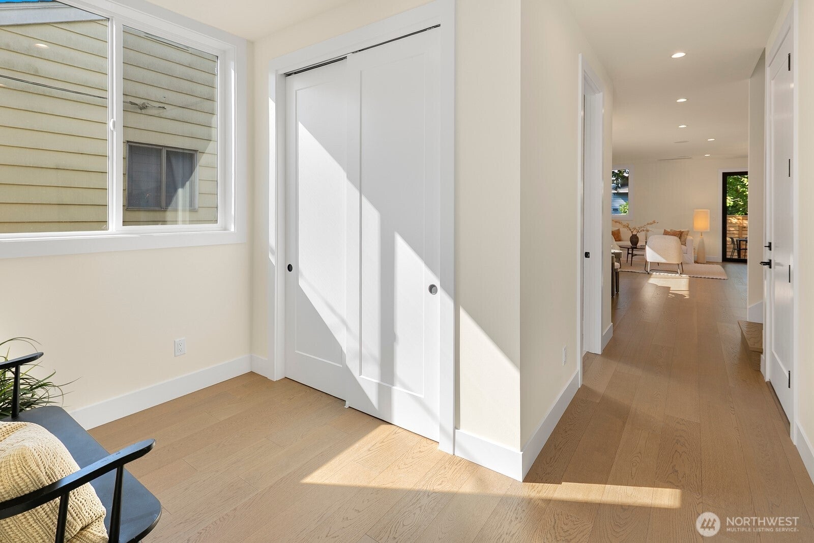 Seattle, Washington, 98115, United States, 4 Bedrooms Bedrooms, ,4 BathroomsBathrooms,Residential,Active,1988432