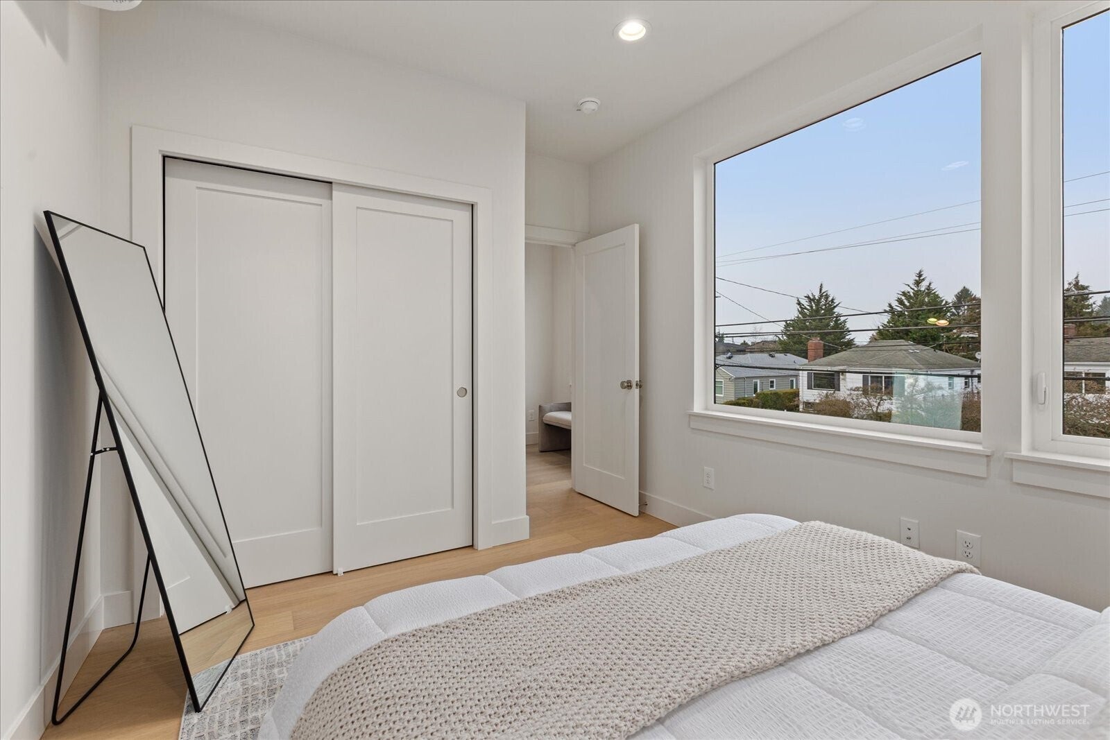 Seattle, Washington, 98107, United States, 4 Bedrooms Bedrooms, ,4 BathroomsBathrooms,Residential,Active,2008283