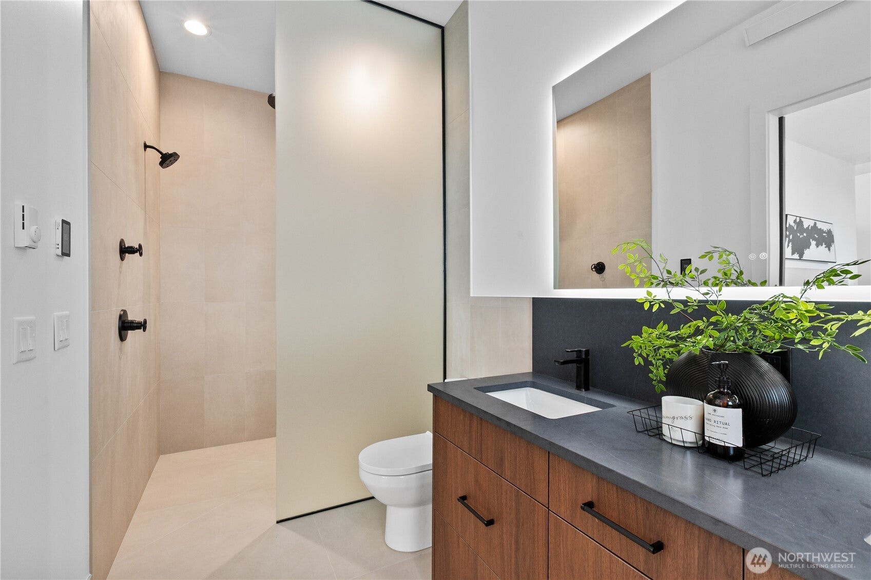 Blaine, Washington, 98230, United States, 3 Bedrooms Bedrooms, ,5 BathroomsBathrooms,Residential,Active,1986880